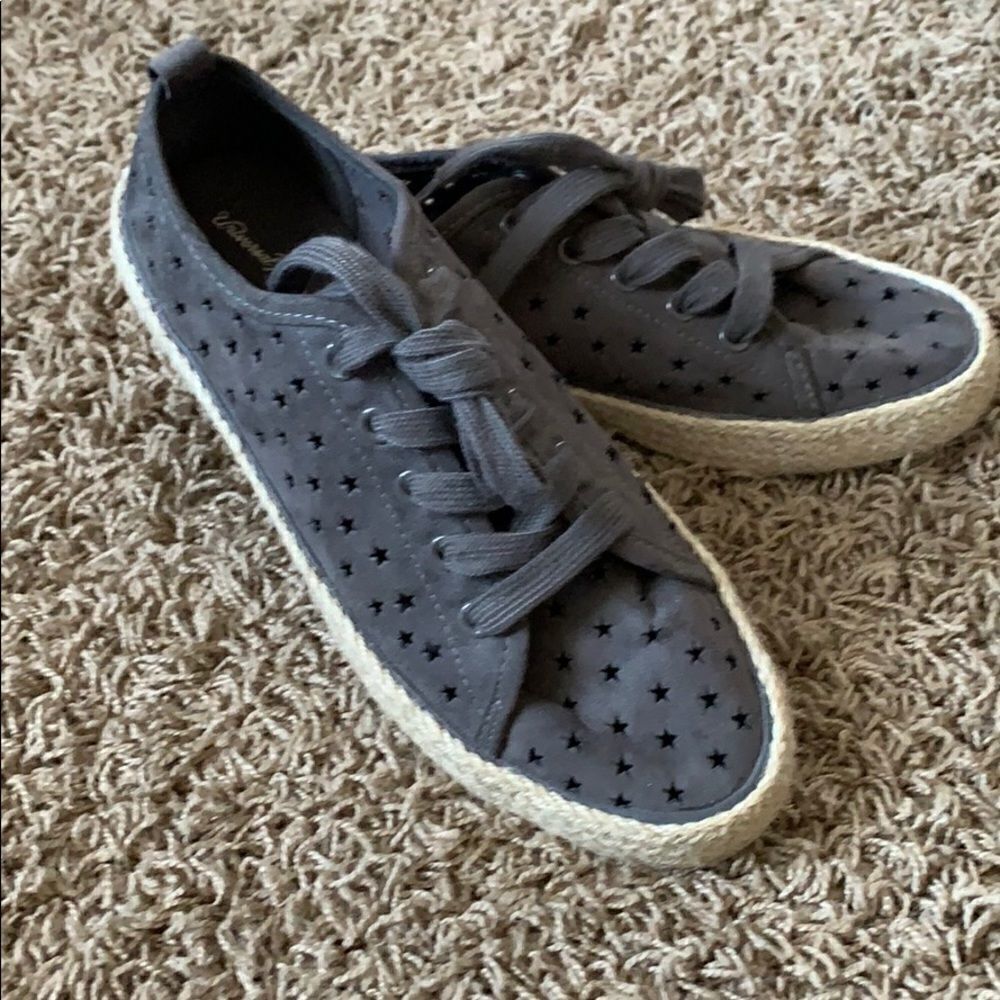 Universal Thread espadrille sneakers. Size 7